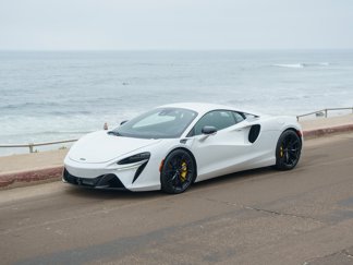 Used 2024 McLaren Artura image 1