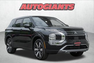 New 2025 Mitsubishi Outlander SE image 1