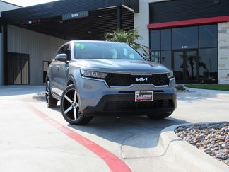 Used 2023 Kia Sorento LX image 1