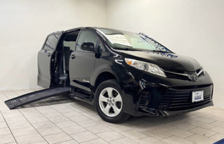 Used 2020 Toyota Sienna LE image 1
