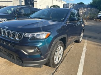 Used 2024 Jeep Compass Latitude w/ Convenience Group image 1