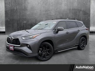 Used 2024 Toyota Highlander LE image 1