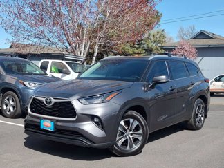 Used 2022 Toyota Highlander XLE image 1