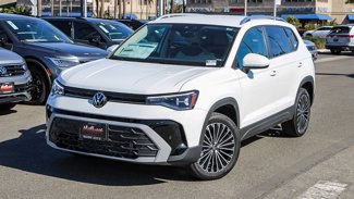 New 2025 Volkswagen Taos SE image 1