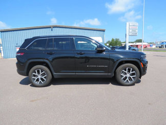 Used 2023 Jeep Grand Cherokee Limited image 1