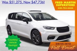 New 2026 Chrysler Pacifica Select image 1