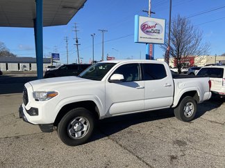 Used 2016 Toyota Tacoma SR image 1