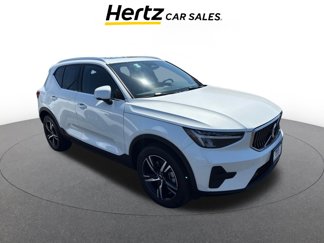 Used 2024 Volvo XC40 B5 Core image 1