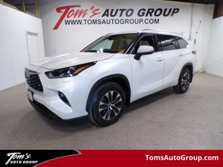 Used 2021 Toyota Highlander XLE image 1