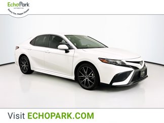 Used 2022 Toyota Camry SE image 1