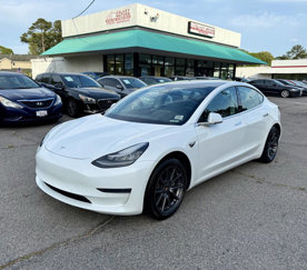 Used 2020 Tesla Model 3 Standard Range Plus image 1