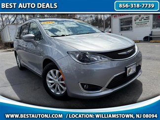 Used 2017 Chrysler Pacifica Touring-L image 1