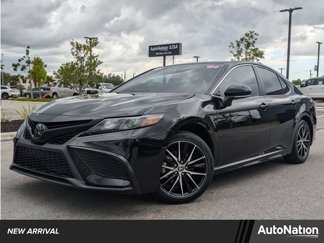 Used 2024 Toyota Camry SE image 1