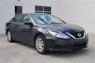 Used 2017 Nissan Altima 2.5 SV image 1
