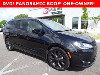 Used 2020 Chrysler Pacifica Touring-L Plus w/ S Appearance Package image 1