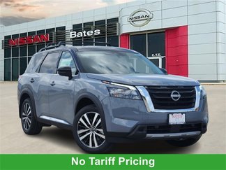 New 2025 Nissan Pathfinder Platinum image 1