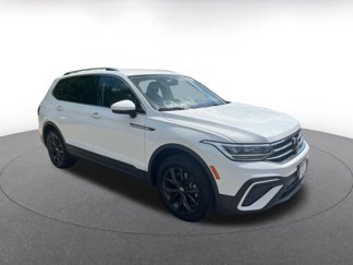 Used 2024 Volkswagen Tiguan SE image 1