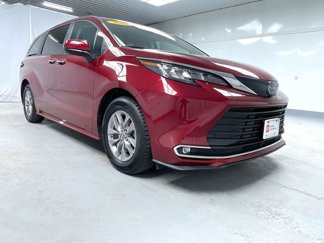 Certified 2022 Toyota Sienna XLE image 1