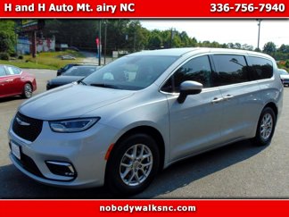 Used 2023 Chrysler Pacifica Touring-L image 1