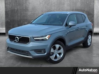 Used 2022 Volvo XC40 T5 Momentum image 1
