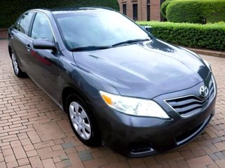 Used 2010 Toyota Camry LE image 1