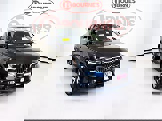 Used 2025 Volvo XC40 B5 Plus image 1