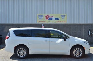New 2026 Chrysler Pacifica Select image 1