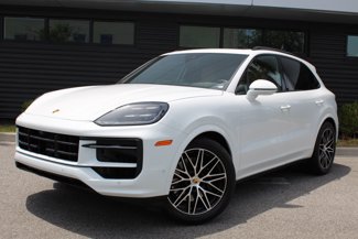 Used 2024 Porsche Cayenne image 1