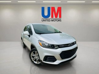 Used 2022 Chevrolet Trax LS w/ Tint and Cruise Package image 1