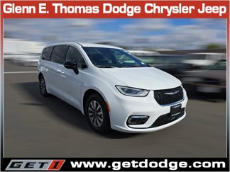 New 2025 Chrysler Pacifica Select image 1