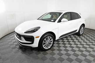 Certified 2025 Porsche Macan image 1