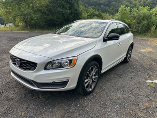 Used 2016 Volvo V60 T5 Cross Country image 1