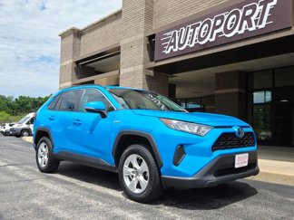 Used 2021 Toyota RAV4 LE image 1