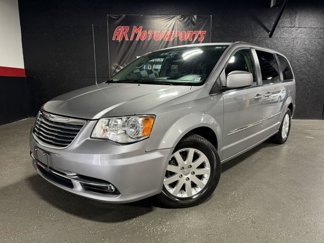 Used 2016 Chrysler Town & Country Touring image 1