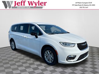 New 2026 Chrysler Pacifica Select image 1