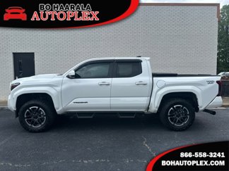 Used 2025 Toyota Tacoma TRD Sport image 1