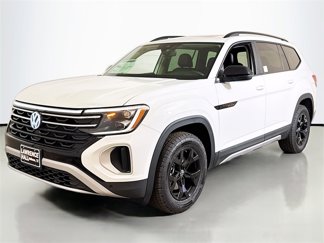 New 2025 Volkswagen Atlas Peak Edition SE image 1