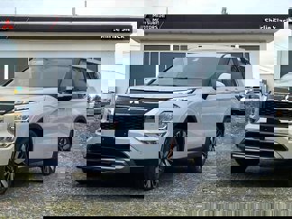 New 2025 Mitsubishi Outlander SE image 1