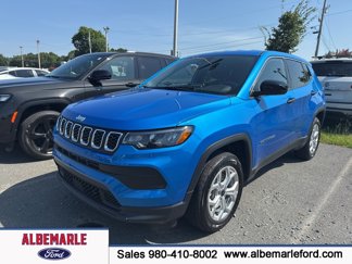 Used 2025 Jeep Compass Sport image 1