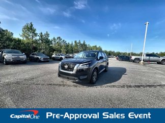 Used 2024 Nissan Pathfinder SV image 1
