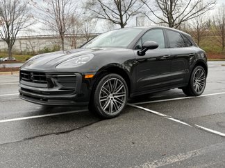 Certified 2025 Porsche Macan image 1