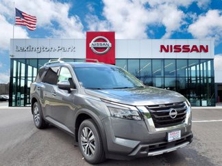 New 2025 Nissan Pathfinder SL image 1