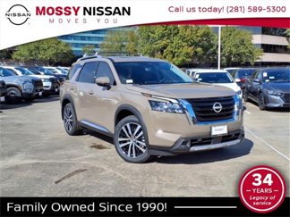 New 2025 Nissan Pathfinder Platinum image 1