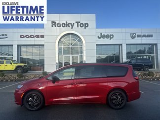 New 2024 Chrysler Pacifica Premium image 1