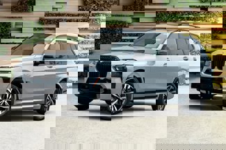 New 2025 BMW X7 M60i image 1