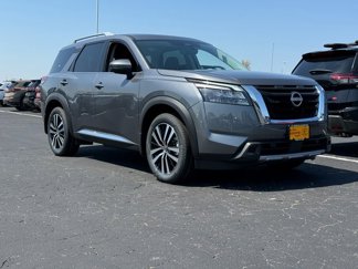 New 2025 Nissan Pathfinder Platinum image 1
