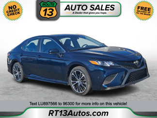 Used 2020 Toyota Camry SE image 1