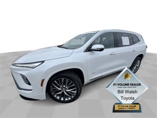 Used 2025 Buick Enclave Avenir image 1