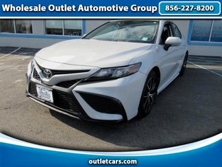 Used 2022 Toyota Camry SE image 1
