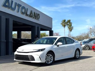 Used 2025 Toyota Camry LE image 1